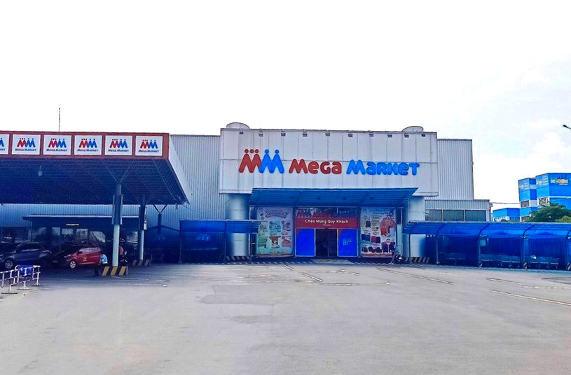 Ảnh tổng quan logo mica hút nổi đang sử dụng thực tế trong không gian đẹp, mới và rõ