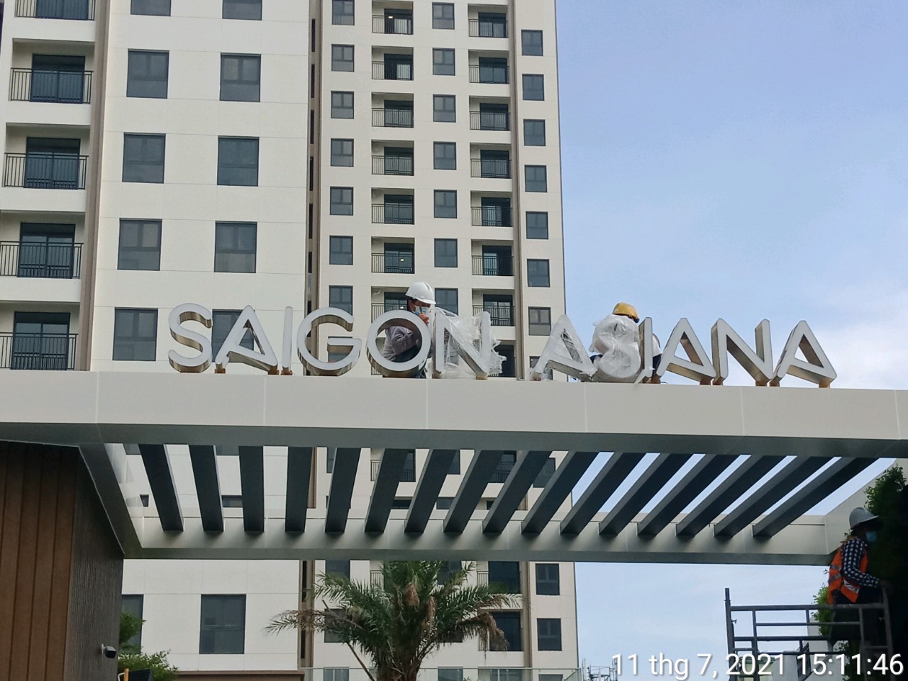 Ảnh công trình logo mica hút nổi hoàn thiện đẹp trong không gian thực tế